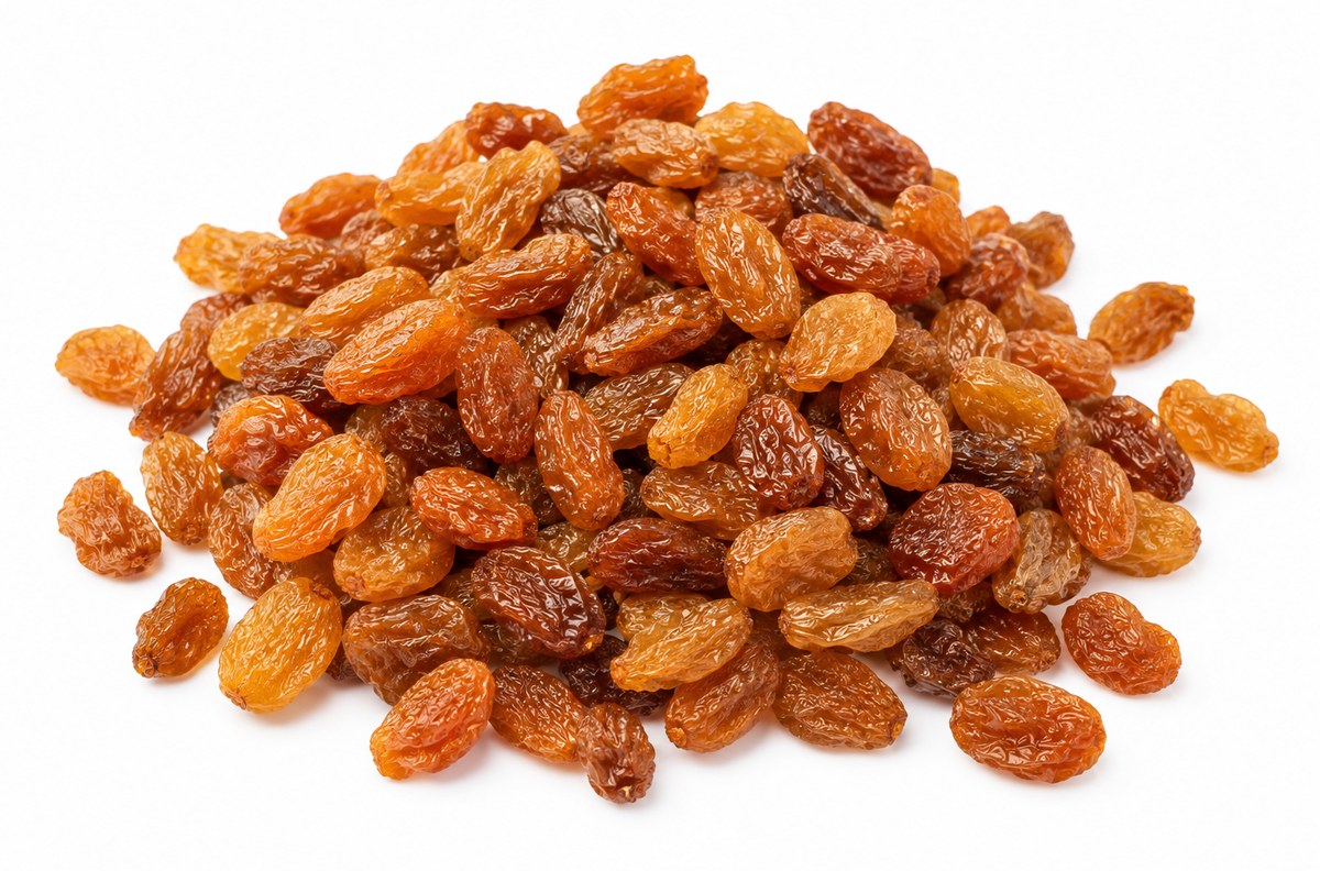 A pile of golden sun-dried sultanas
